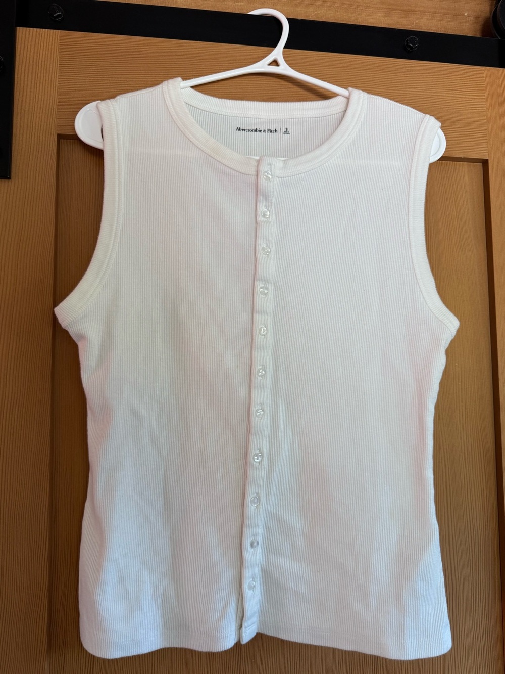 Abercrombie & Fitch White Sleeveless Ribbed Button-Front Tank